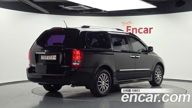 Kia Canival 2013 — photo 2