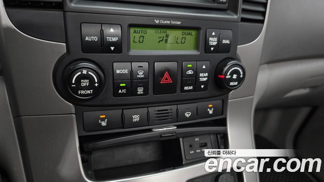 Kia Canival 2013 — photo 20