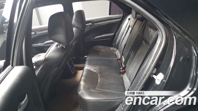 Chrysler 300C 2013 — photo 11