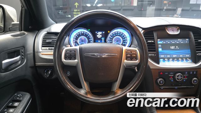 Chrysler 300C 2013 — photo 13