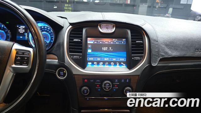 Chrysler 300C 2013 — photo 14