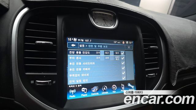 Chrysler 300C 2013 — photo 17