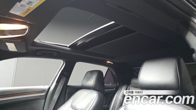 Chrysler 300C 2013 — photo 18