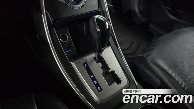 Hyundai AVANTE 2013 — photo 9