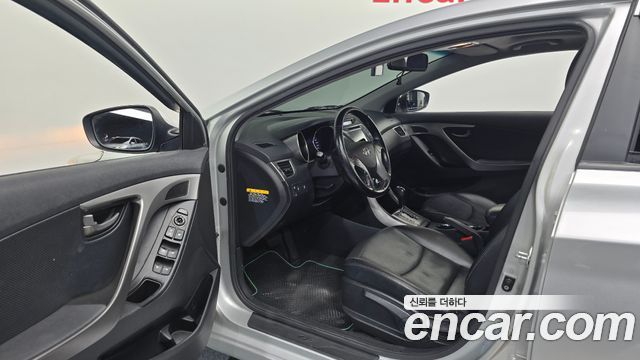 Hyundai AVANTE 2013 — photo 10