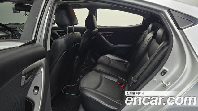 Hyundai AVANTE 2013 — photo 11