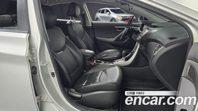 Hyundai AVANTE 2013 — photo 12