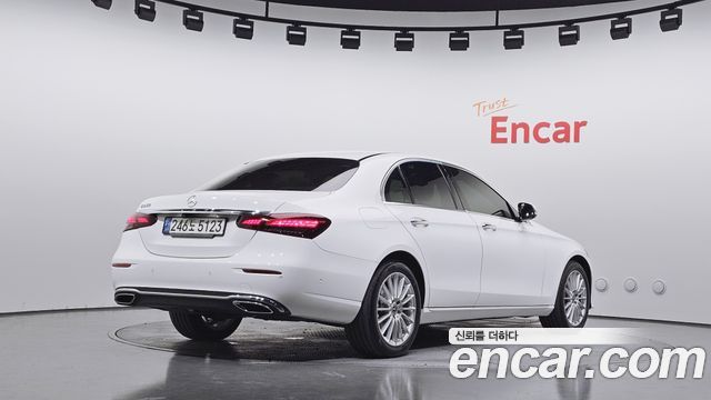 Mercedes-Benz E-Class 2021 — photo 2