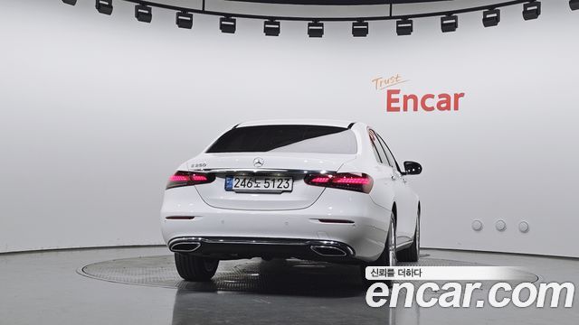 Mercedes-Benz E-Class 2021 — photo 4