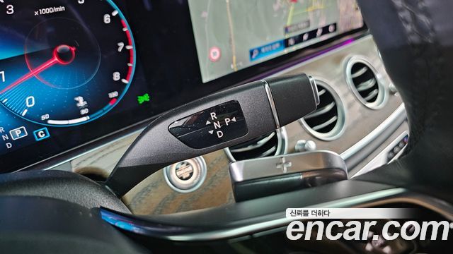 Mercedes-Benz E-Class 2021 — photo 12