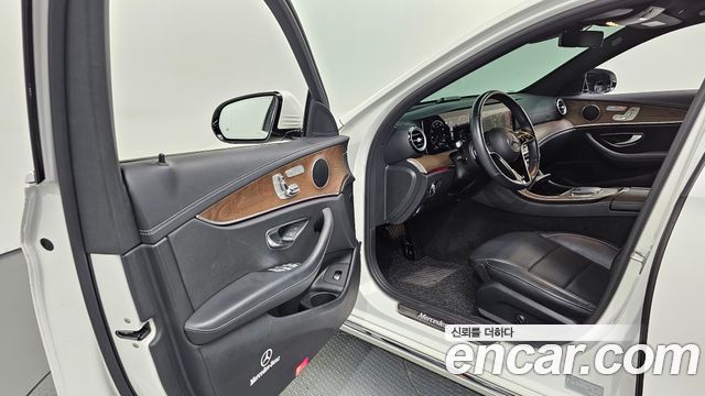 Mercedes-Benz E-Class 2021 — photo 13