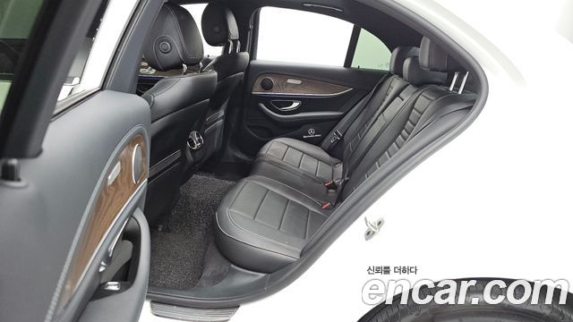 Mercedes-Benz E-Class 2021 — photo 17