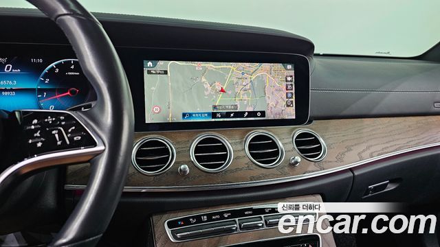 Mercedes-Benz E-Class 2021 — photo 19