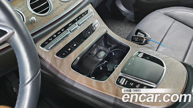 Mercedes-Benz E-Class 2021 — photo 24