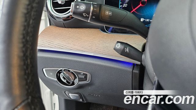Mercedes-Benz E-Class 2021 — photo 26