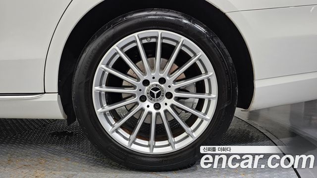 Mercedes-Benz E-Class 2021 — photo 7