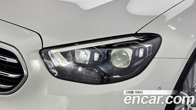 Mercedes-Benz E-Class 2021 — photo 8