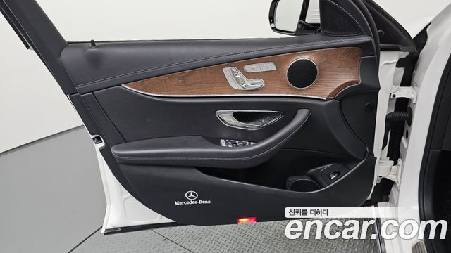 Mercedes-Benz E-Class 2021 — photo 14