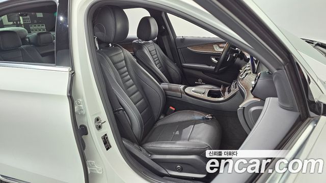 Mercedes-Benz E-Class 2021 — photo 16