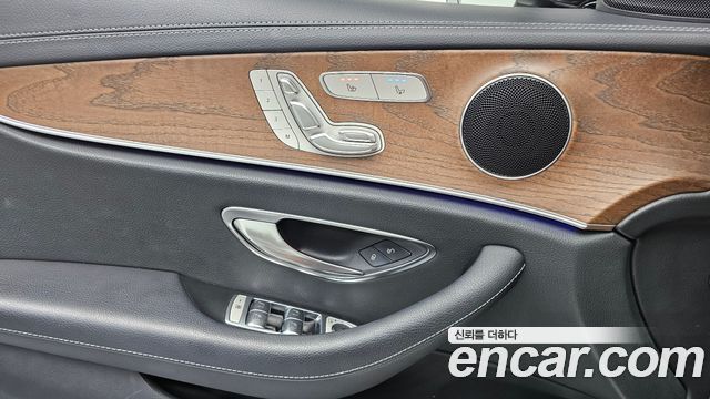 Mercedes-Benz E-Class 2021 — photo 27