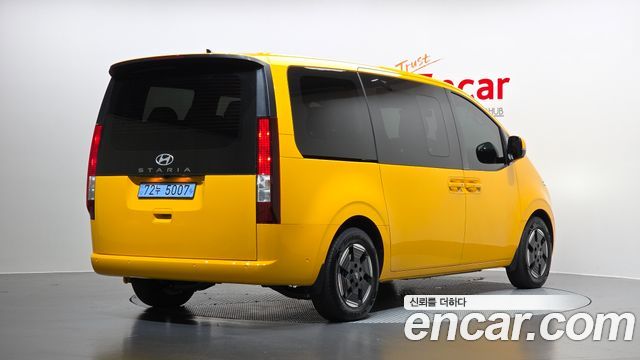 Hyundai Staria 2027 — photo 2