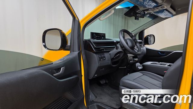 Hyundai Staria 2027 — photo 13