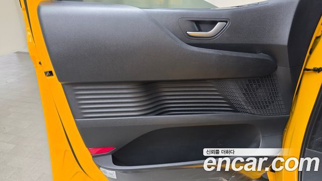 Hyundai Staria 2027 — photo 14