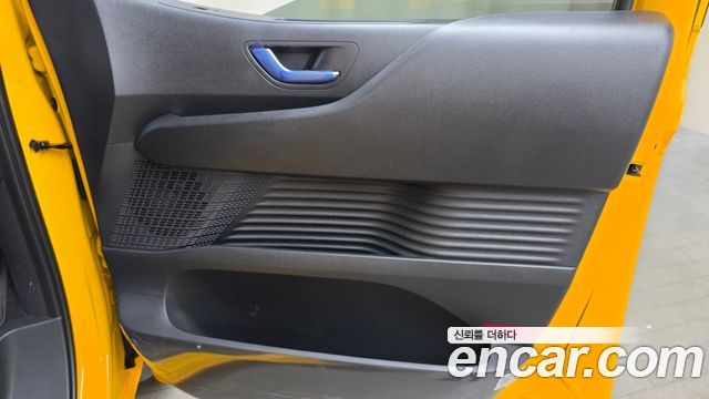 Hyundai Staria 2027 — photo 15