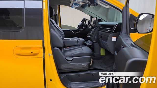 Hyundai Staria 2027 — photo 16
