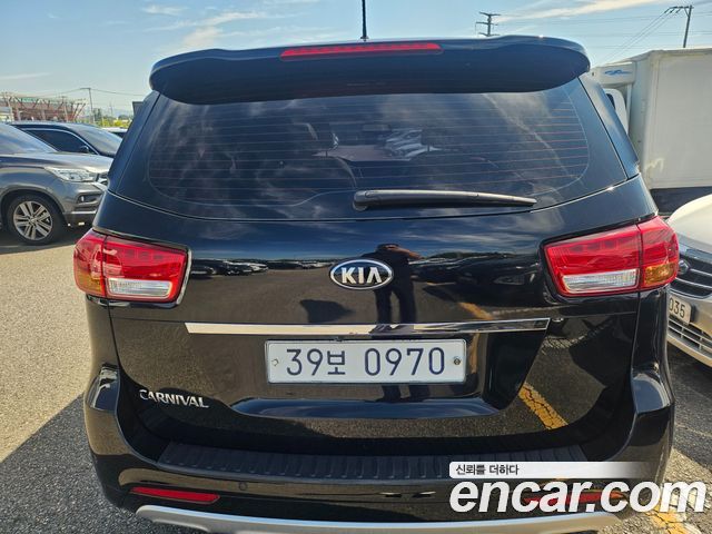 Kia Canival 2016 — photo 4