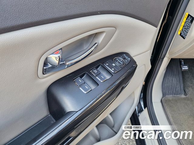 Kia Canival 2016 — photo 10