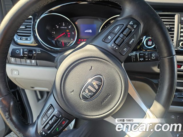 Kia Canival 2016 — photo 11