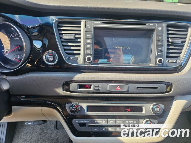 Kia Canival 2016 — photo 12