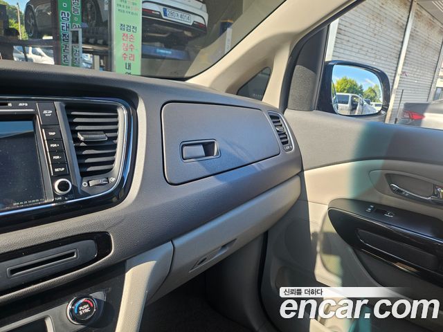 Kia Canival 2016 — photo 13