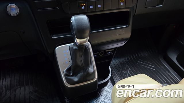 Hyundai Staria 2022 — photo 10