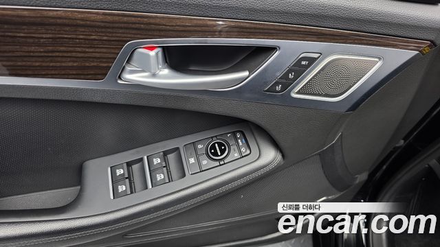 Genesis G80 2017 — photo 28