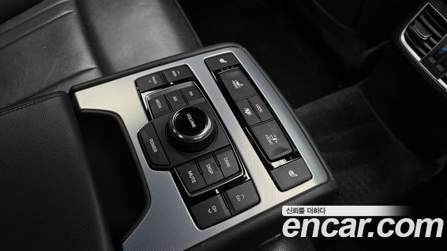 Genesis G80 2017 — photo 30
