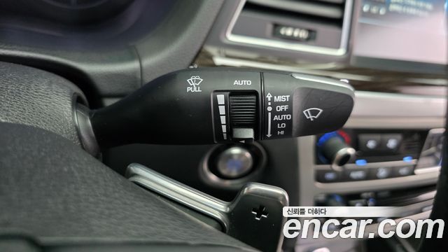 Genesis G80 2017 — photo 32