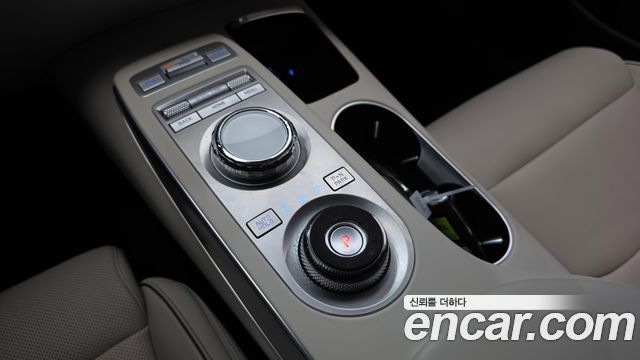 Genesis GV70 2023 — photo 9