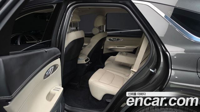 Genesis GV70 2023 — photo 11
