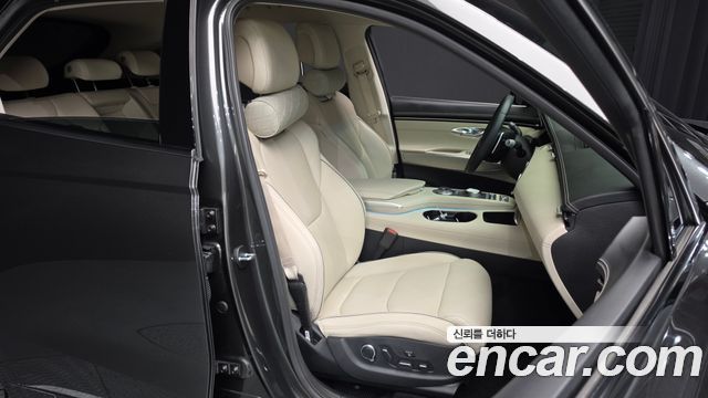 Genesis GV70 2023 — photo 12