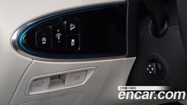 Genesis GV70 2023 — photo 15