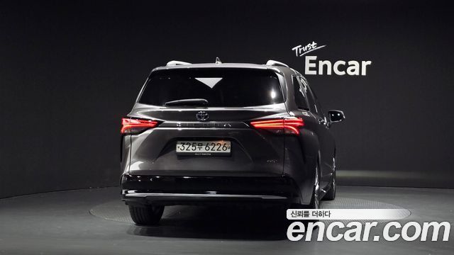 Toyota Sienna 2021 — photo 4