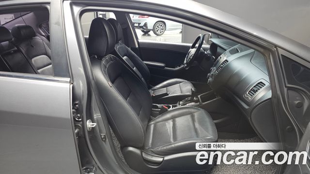 Kia K3 2017 — photo 10