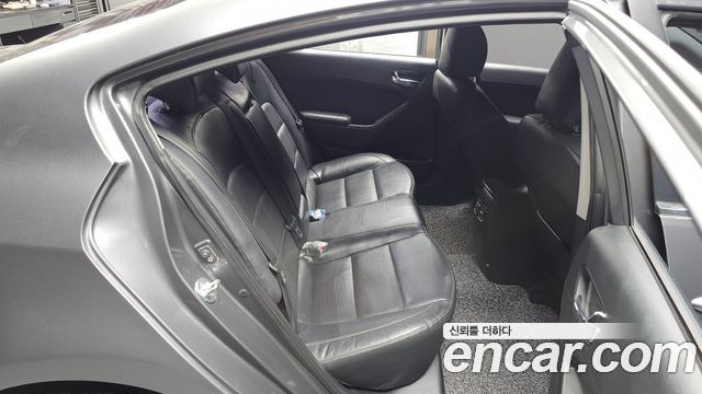 Kia K3 2017 — photo 11