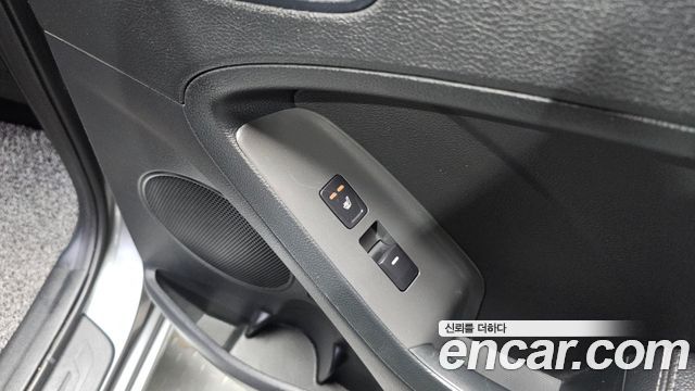 Kia K3 2017 — photo 19