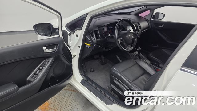 Kia K3 2015 — photo 10