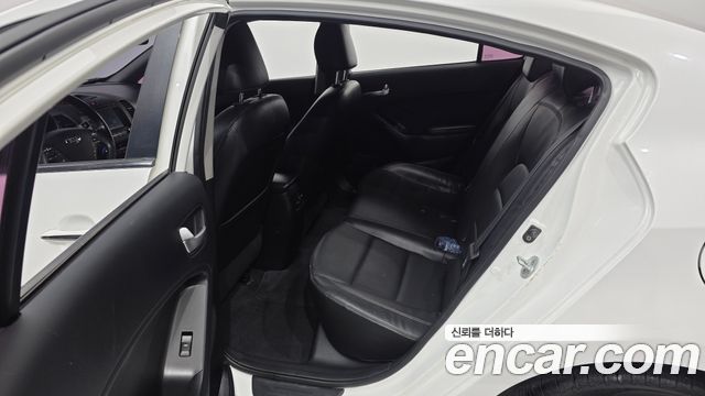 Kia K3 2015 — photo 11