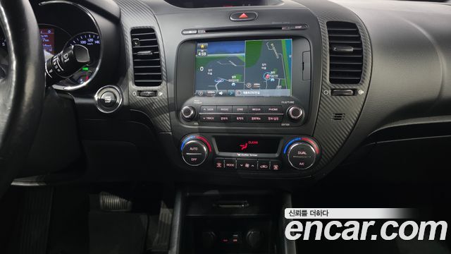 Kia K3 2015 — photo 16