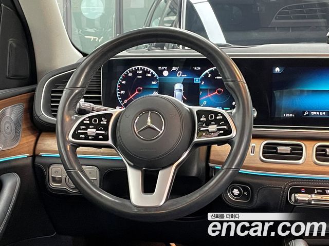 Mercedes-Benz GLE-Class 2020 — photo 12